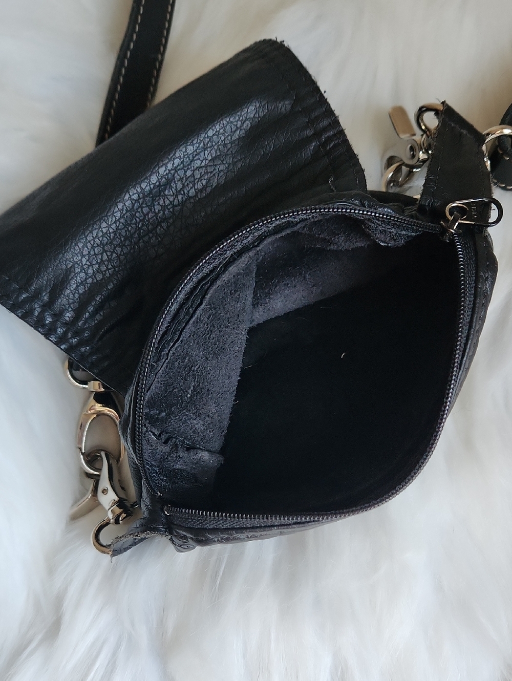 TALISMAN Motorcycle Vintage Black Leather Crossbody Bag with Silver Concho - Picture 5 of 9